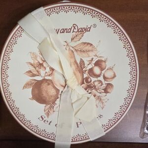 Harry & David Plate Set